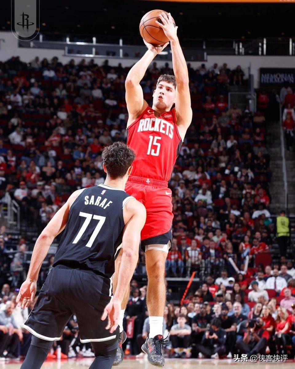 休斯敦火箭发布备战花絮，清晨外线爆发，欧联任务艰巨，赛程密集仍需轮换(火箭目前仅两人仍在阵中)-真人